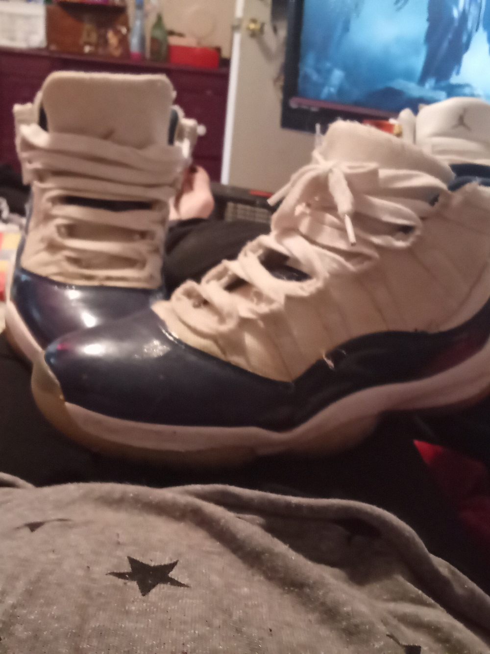 Jordan Men’s White and Navy Blue Retro Basketball Sneakers